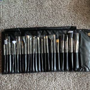 Crown Brush 24 Piece Designer Makeup Brush Set